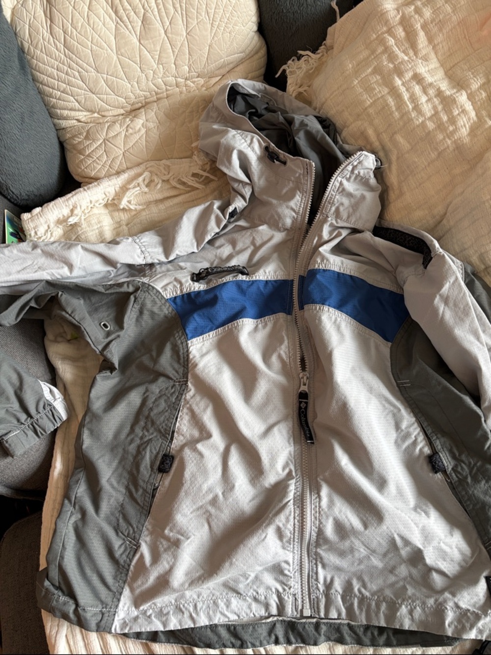 EUC Columbia Women’s Light Gray Hooded Rain Jacket
